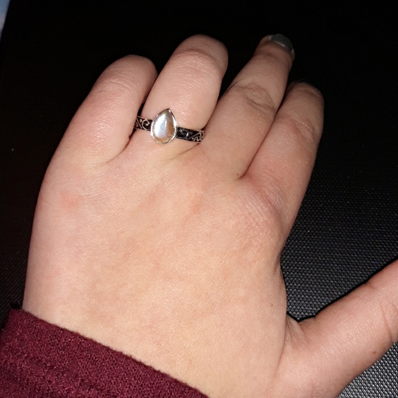 Dainty Labradorite Ring - Picture 1 of 3